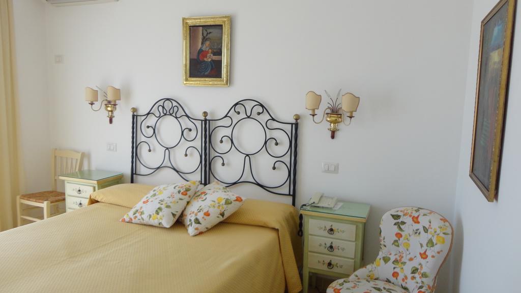 Hotel Villa Mora Джардини-Наксос Экстерьер фото