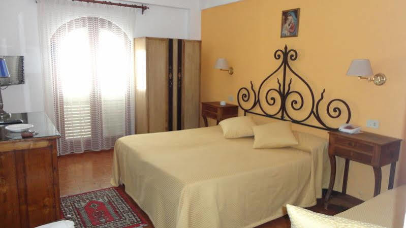 Hotel Villa Mora Джардини-Наксос Экстерьер фото